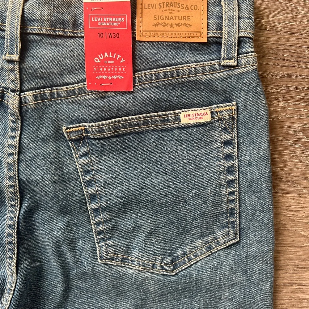 NWT Levi Strauss Signature High Rise Straight Jeans Size 10 W30 Comfort Stretch